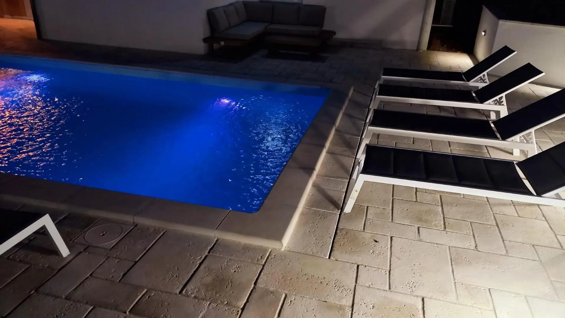 Big Swimming Pool Apartment Monvidal Pula