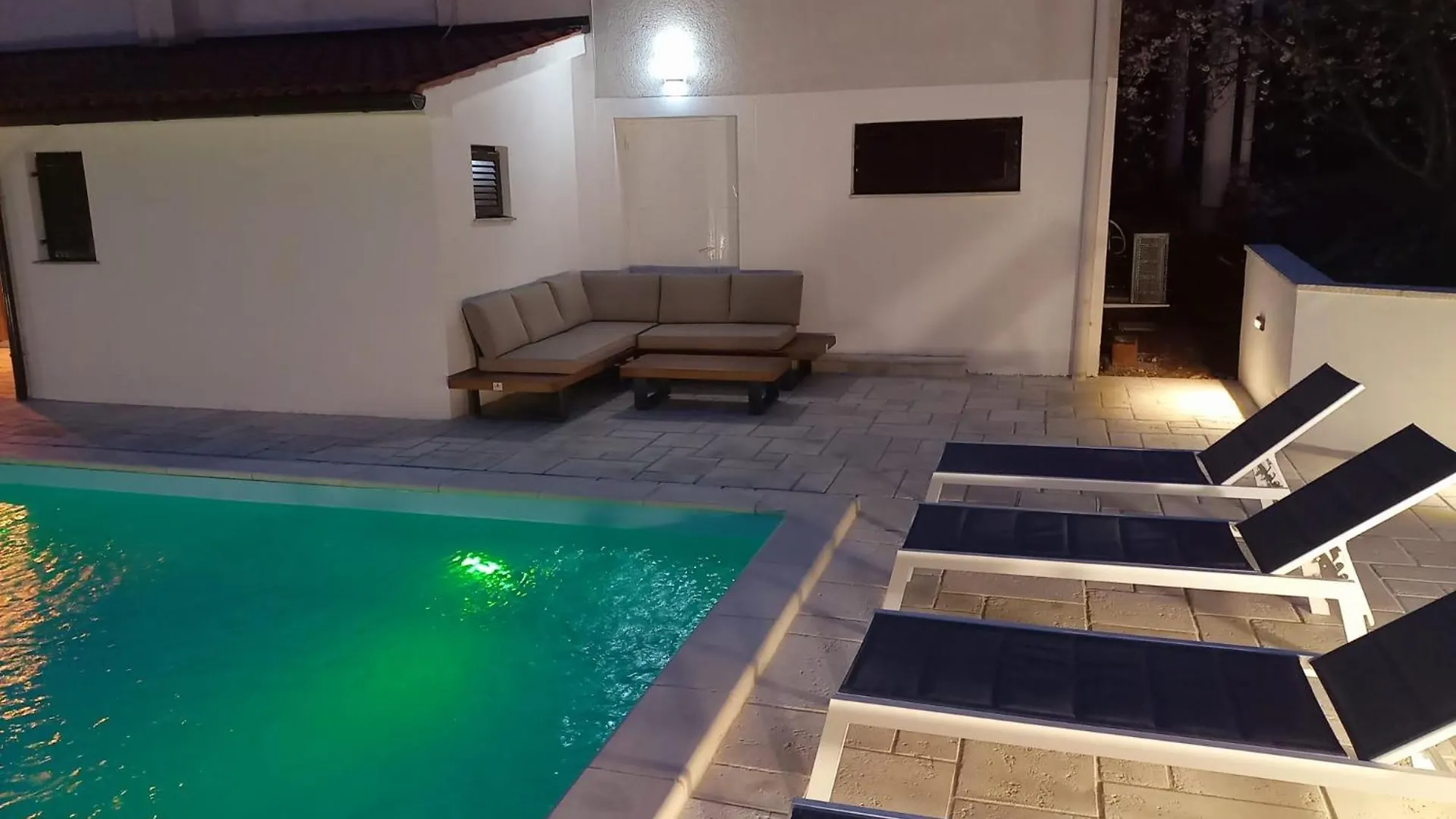 Big Swimming Pool Apartment Monvidal Pula Croatia