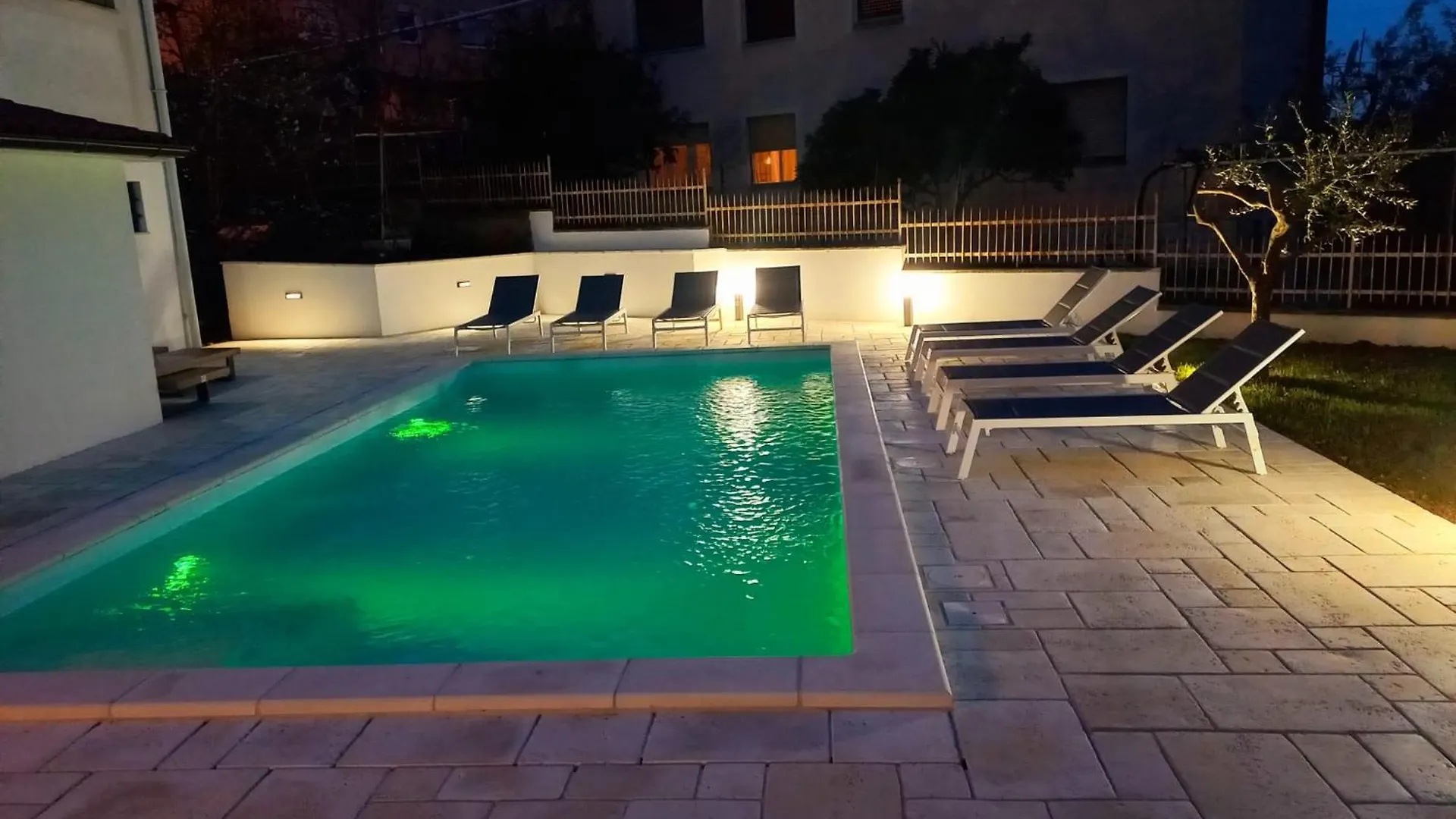 Big Swimming Pool Apartment Monvidal Pula 0*,  Croatia