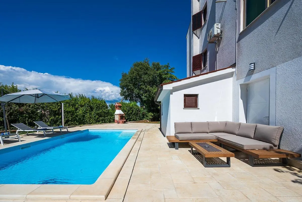Big Swimming Pool Apartment Monvidal Pula Croatia