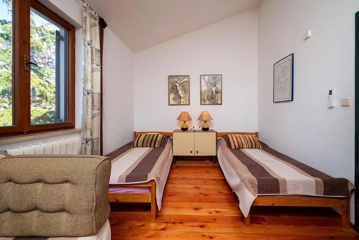 Big Swimming Pool Apartment Monvidal Pula 0*,  Croatia