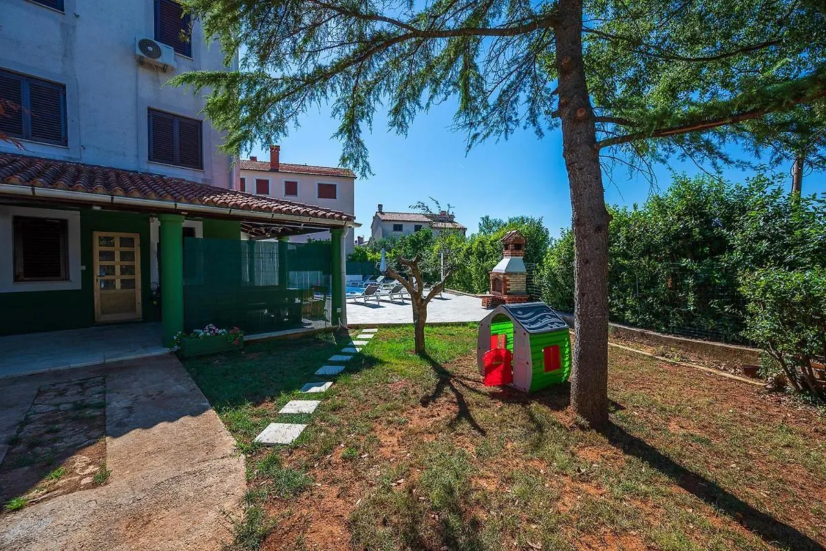 Big Swimming Pool Apartment Monvidal Pula