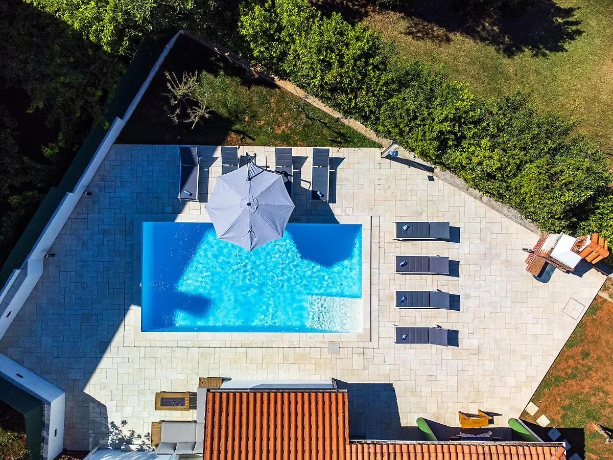 Big Swimming Pool Apartment Monvidal Pula