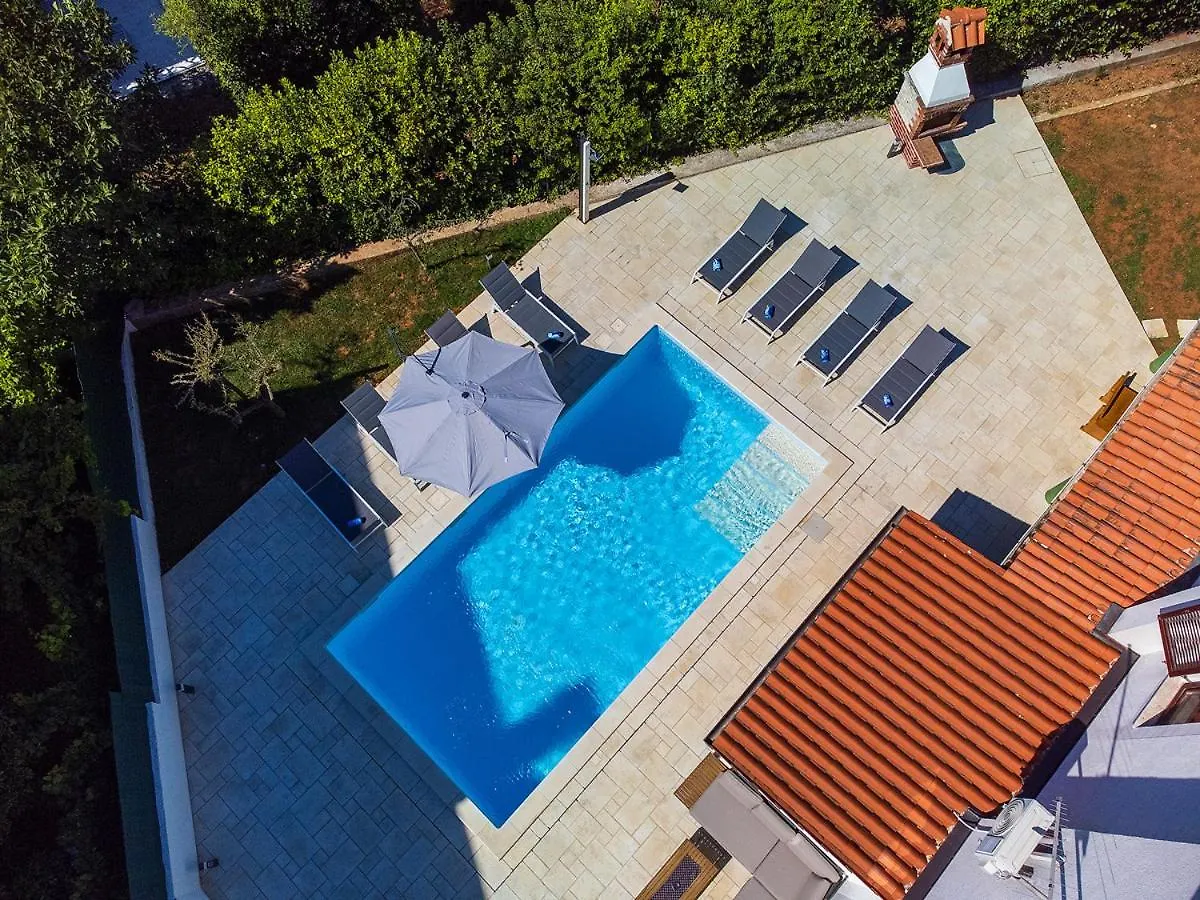 Big Swimming Pool Apartment Monvidal Pula 0*,