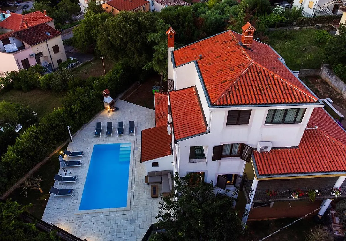 Big Swimming Pool Apartment Monvidal Pula