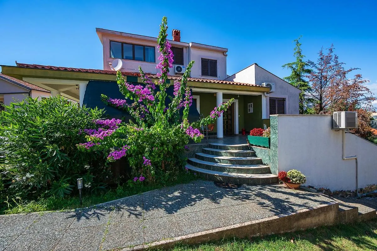 Big Swimming Pool Apartment Monvidal Pula 0*,