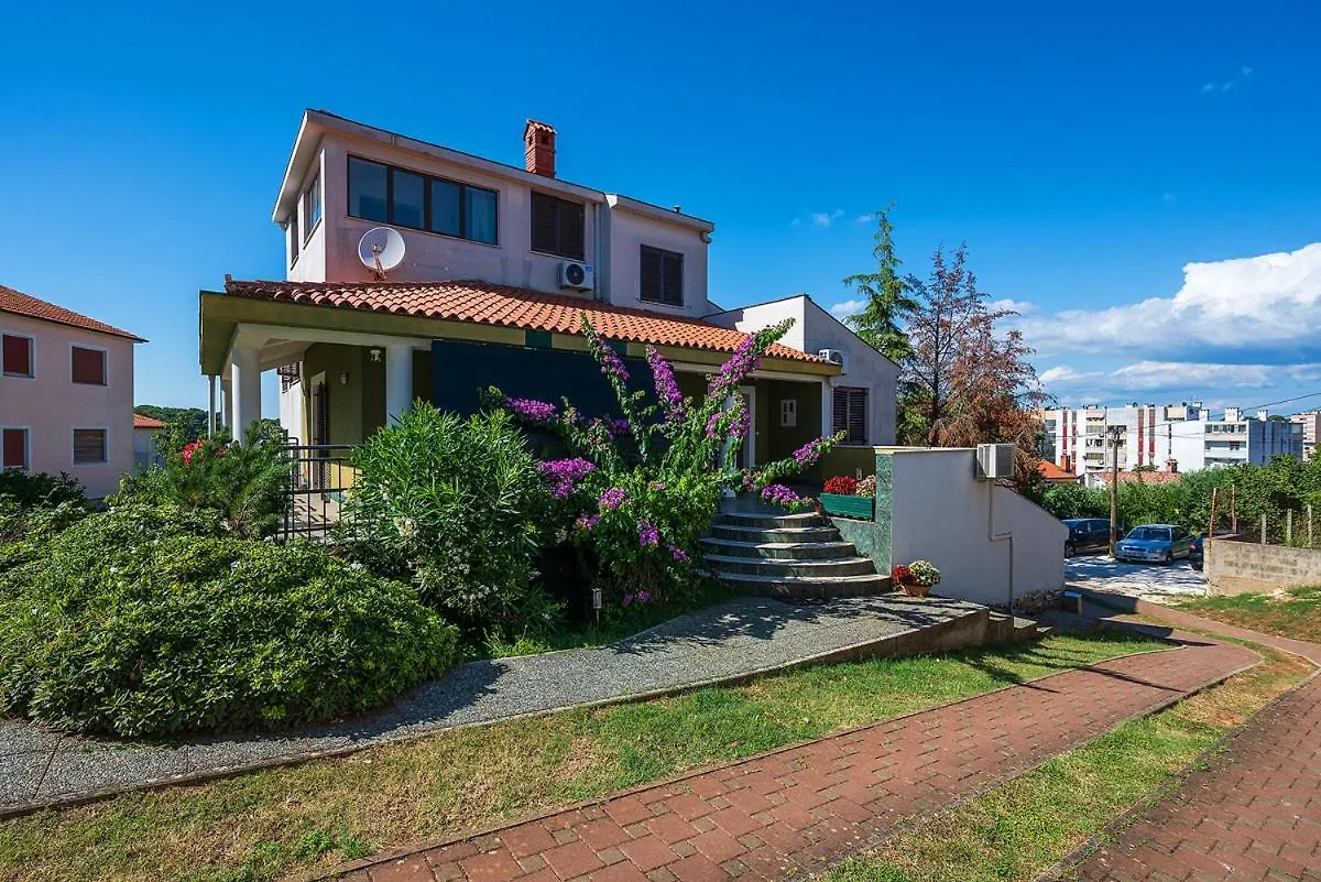Big Swimming Pool Apartment Monvidal Pula