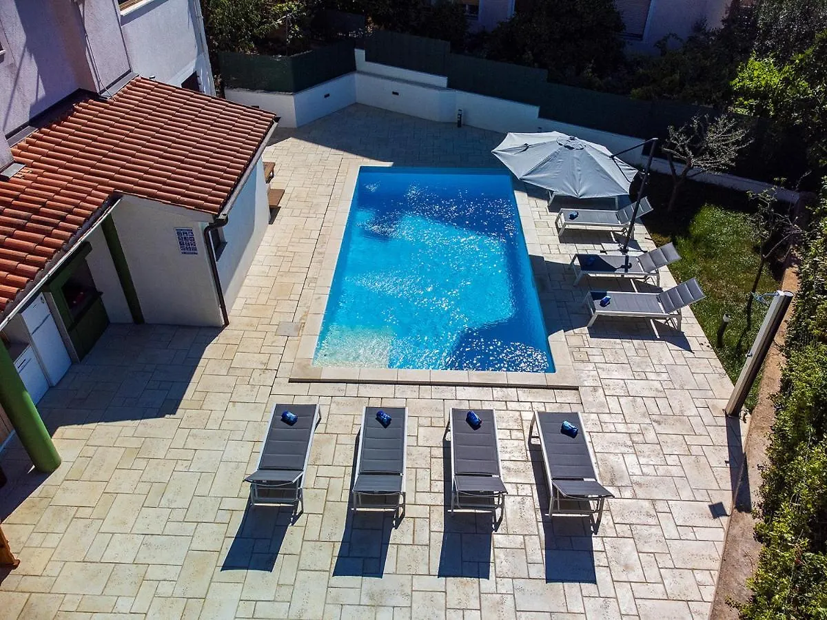Big Swimming Pool Apartment Monvidal Pula
