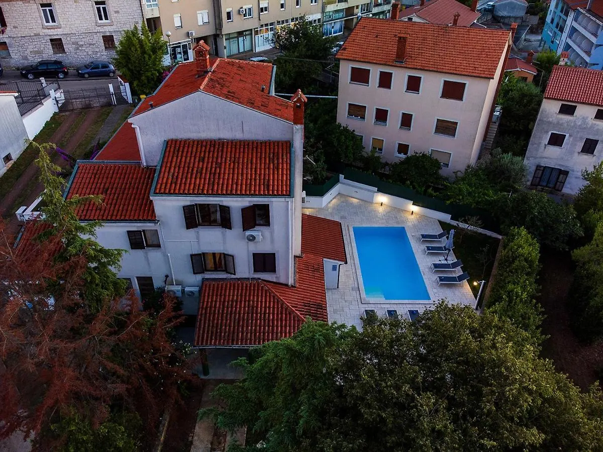 Big Swimming Pool Apartment Monvidal Pula