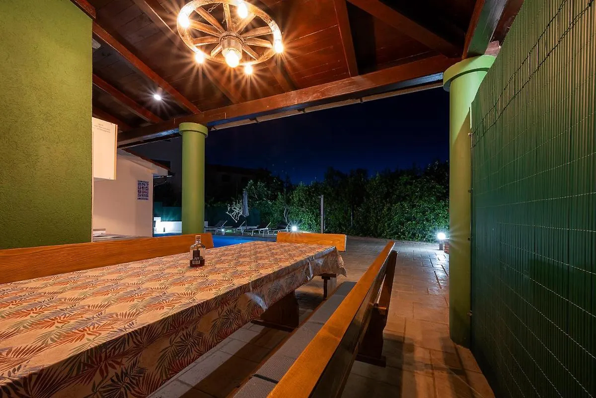 Big Swimming Pool Apartment Monvidal Pula