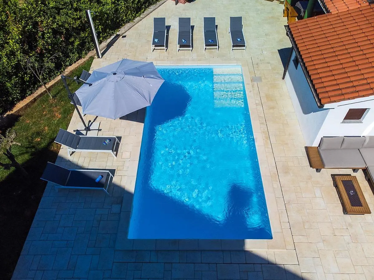 Big Swimming Pool Apartment Monvidal Pula Croatia