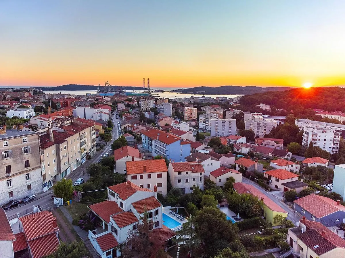 Big Swimming Pool Apartment Monvidal Pula 0*,  Croatia