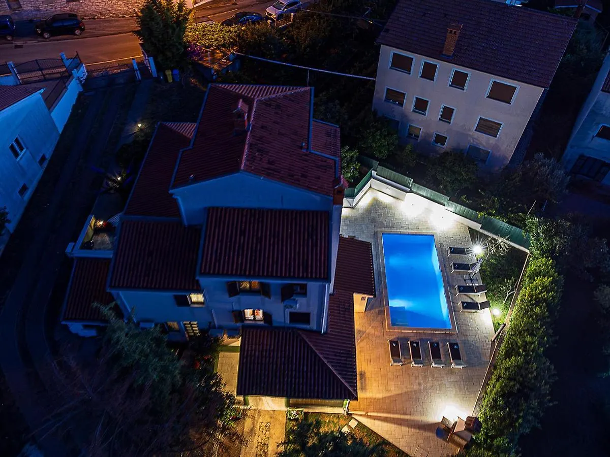 Big Swimming Pool Apartment Monvidal Pula