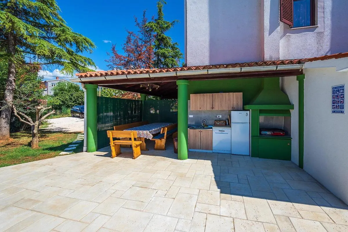 Big Swimming Pool Apartment Monvidal Pula