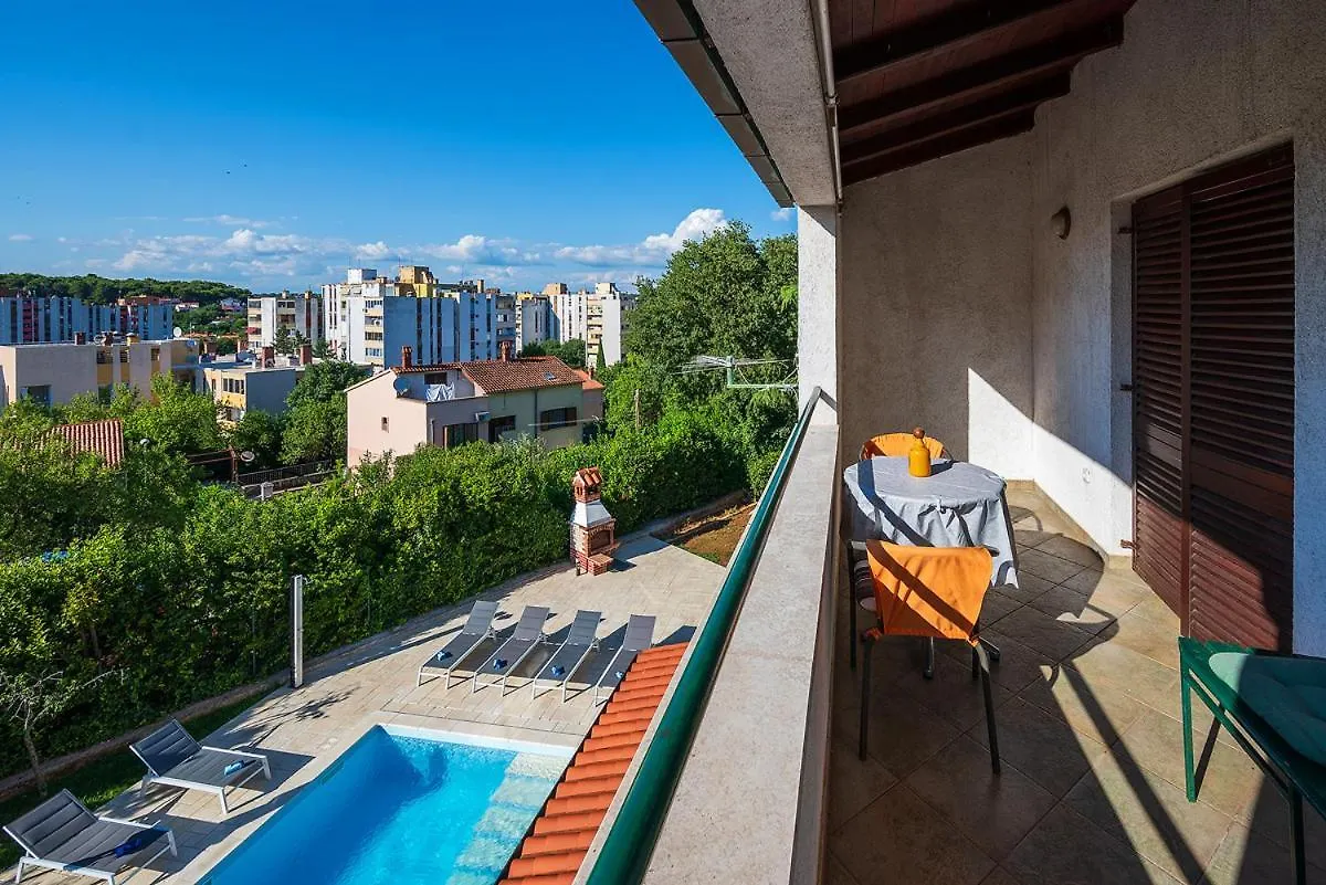 Big Swimming Pool Apartment Monvidal Pula