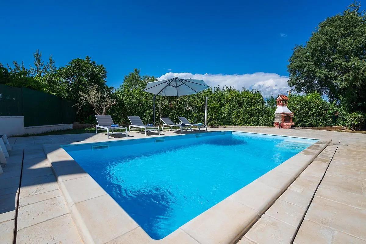 Big Swimming Pool Apartment Monvidal Pula