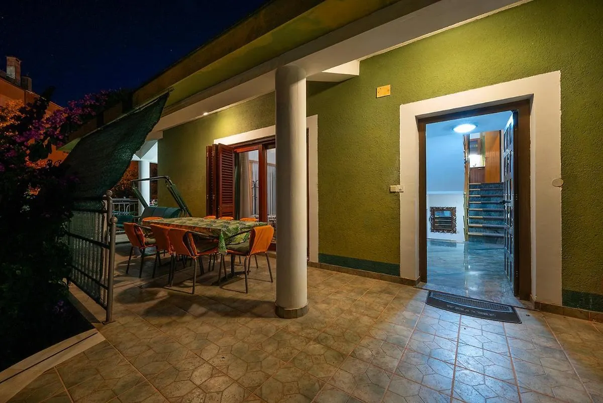Big Swimming Pool Apartment Monvidal Pula 0*,