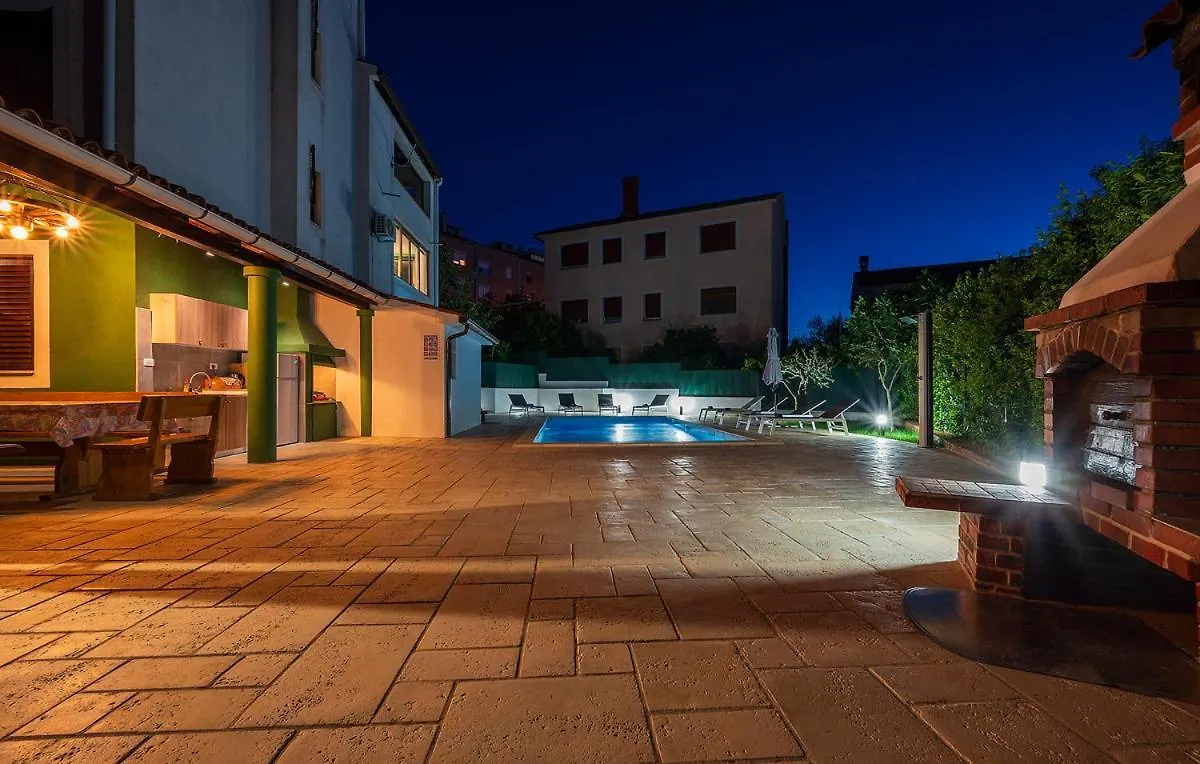 Big Swimming Pool Apartment Monvidal Pula