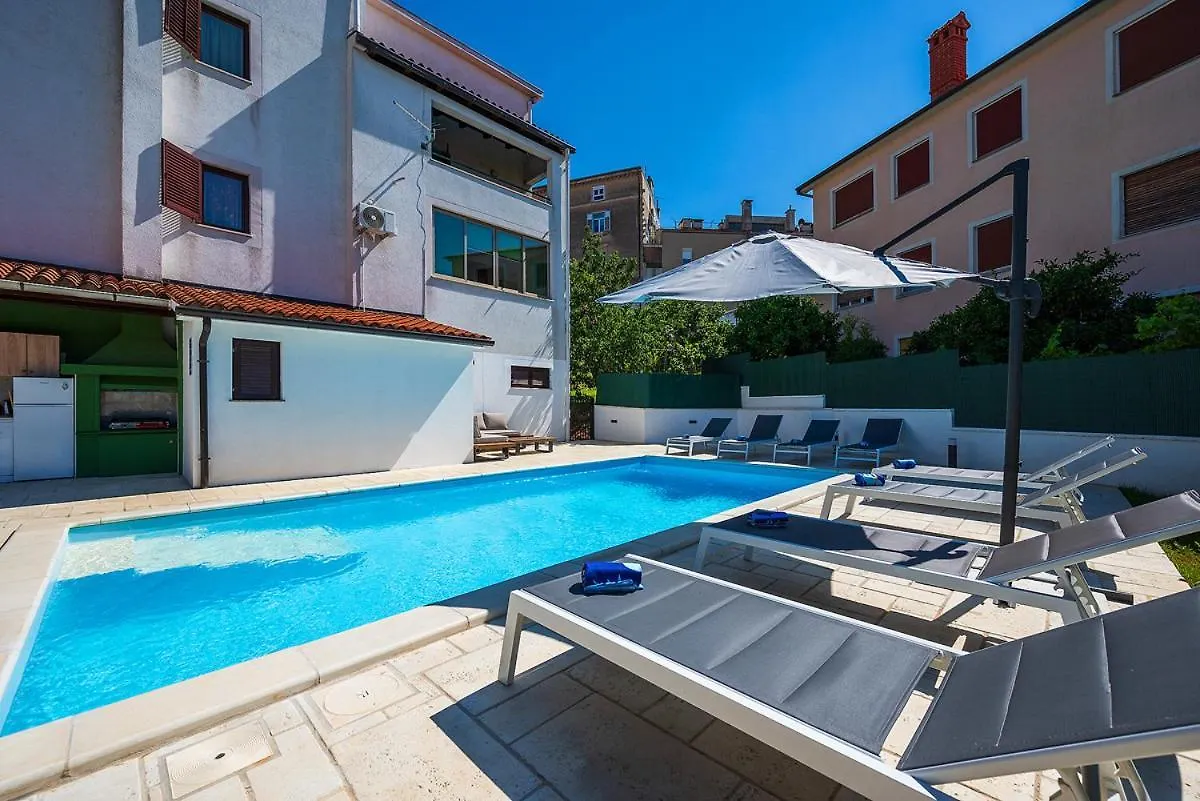 Big Swimming Pool Apartment Monvidal Pula