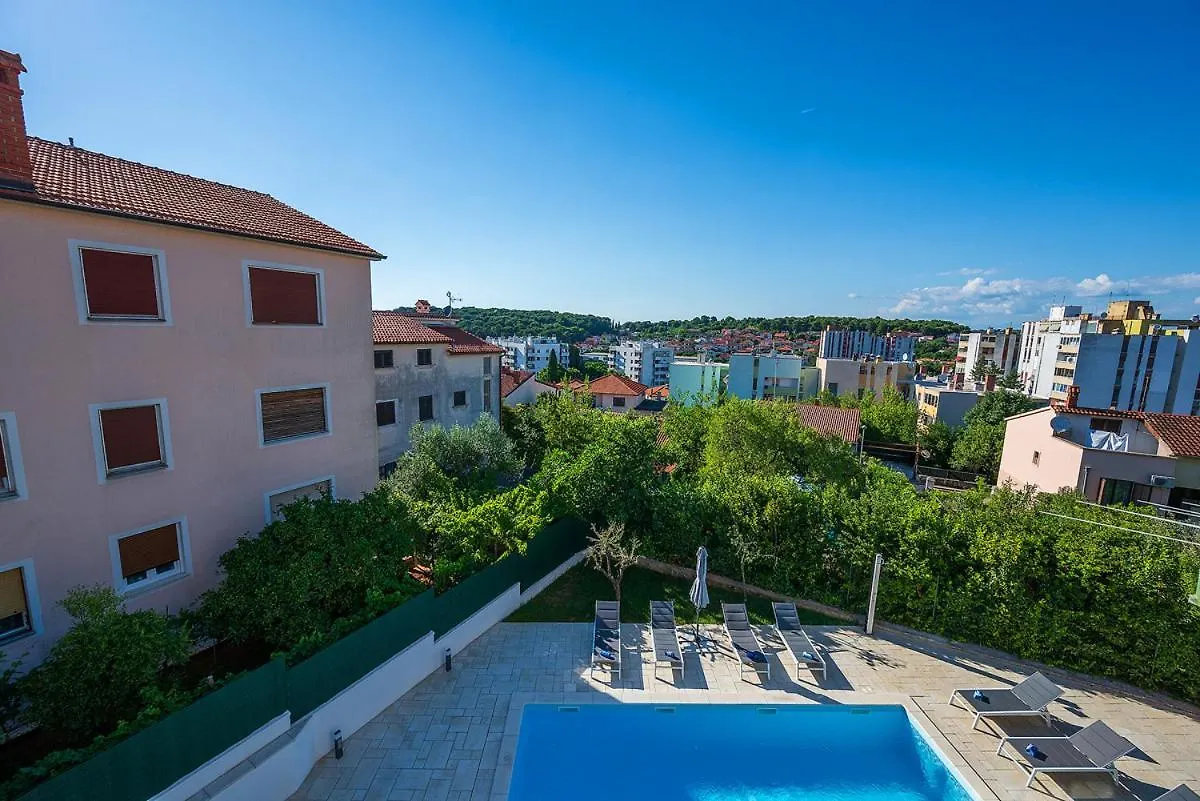 Big Swimming Pool Apartment Monvidal Pula