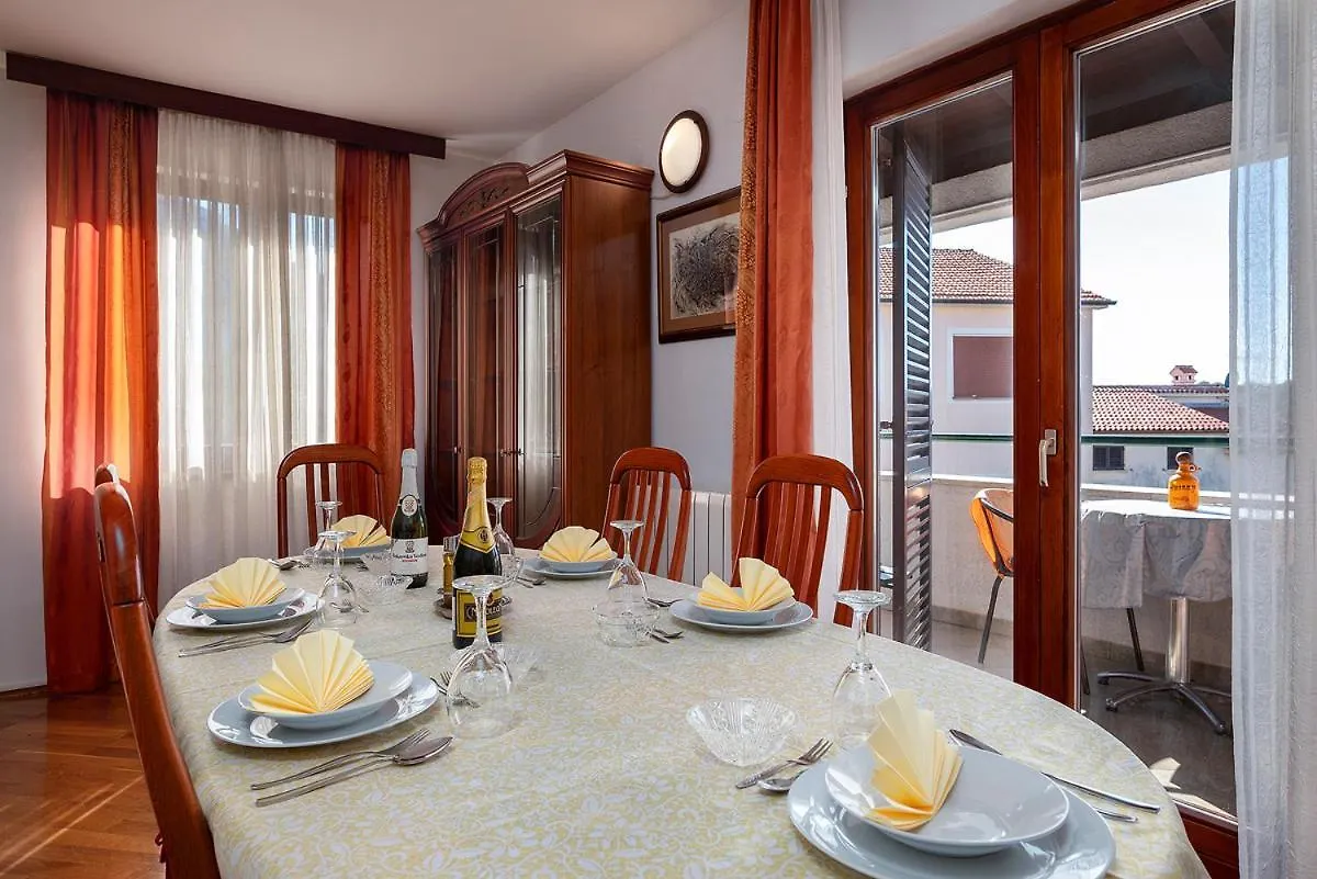 Big Swimming Pool Apartment Monvidal Pula