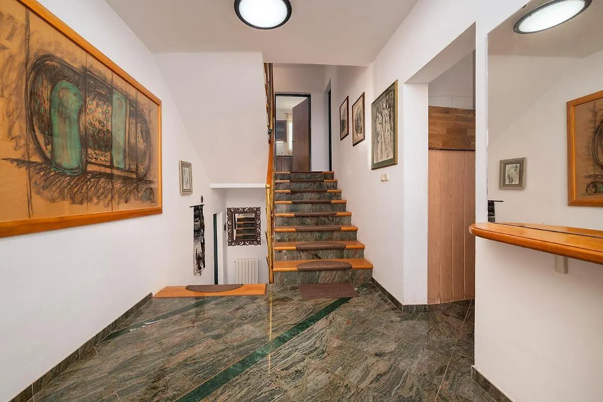 Big Swimming Pool Apartment Monvidal Pula