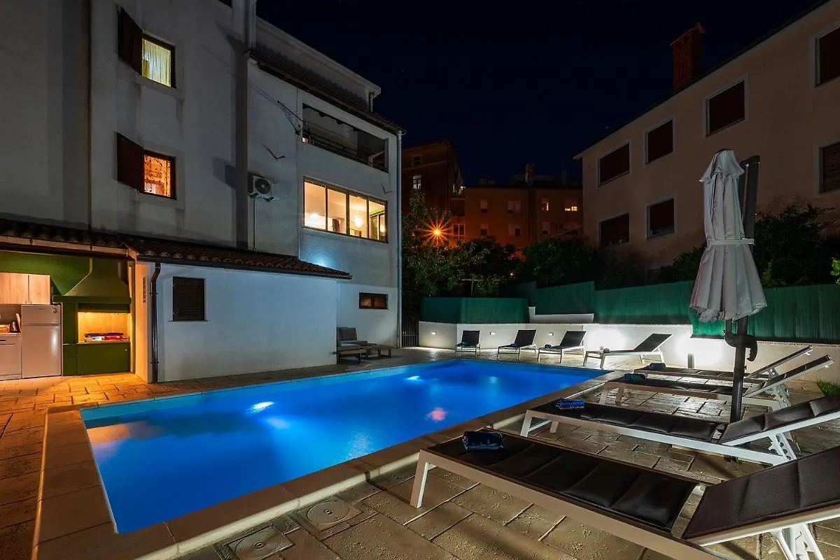 Big Swimming Pool Apartment Monvidal Pula