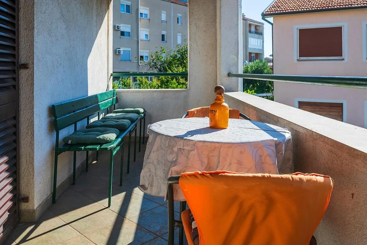 Big Swimming Pool Apartment Monvidal Pula 0*,  Croatia