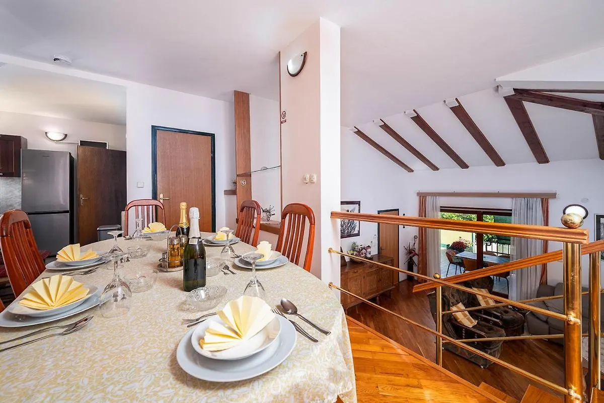 Big Swimming Pool Apartment Monvidal Pula Croatia