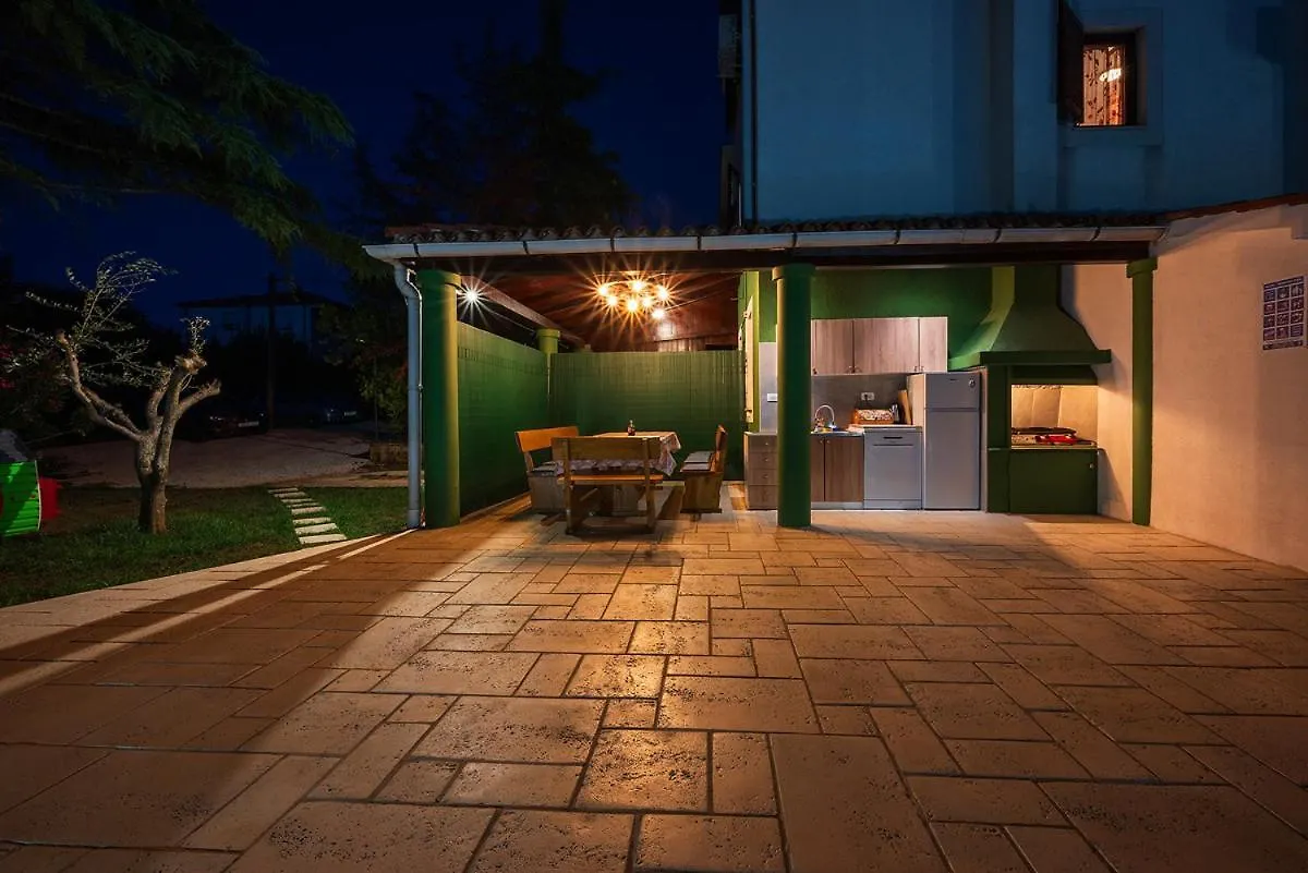 Big Swimming Pool Apartment Monvidal Pula 0*,  Croatia