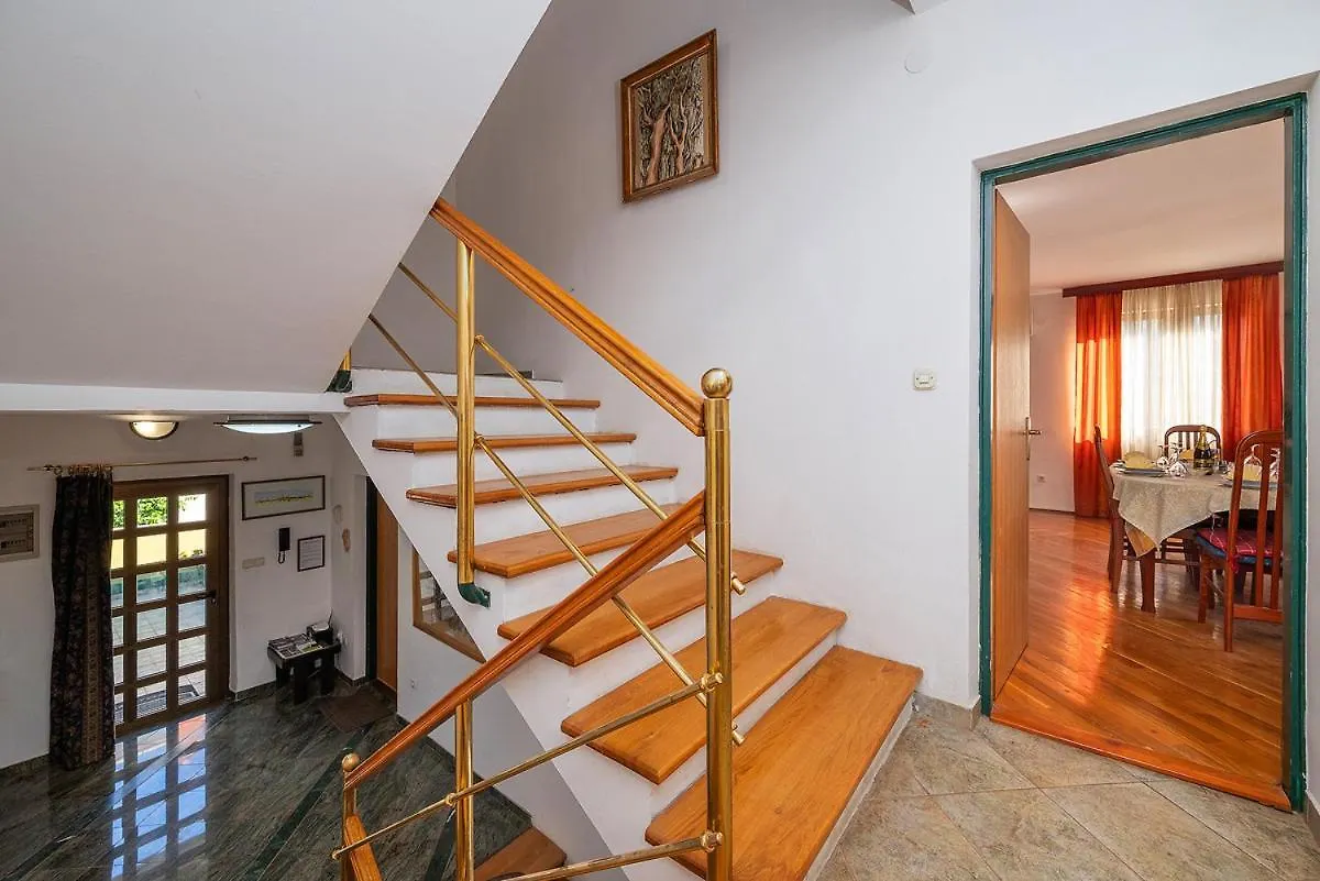 Big Swimming Pool Apartment Monvidal Pula