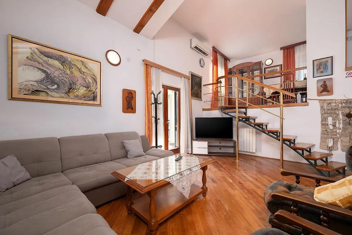 Big Swimming Pool Apartment Monvidal Pula