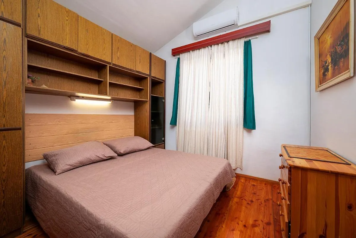 Big Swimming Pool Apartment Monvidal Pula