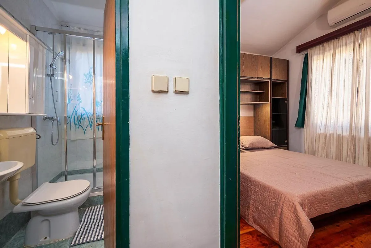 Big Swimming Pool Apartment Monvidal Pula 0*,  Croatia