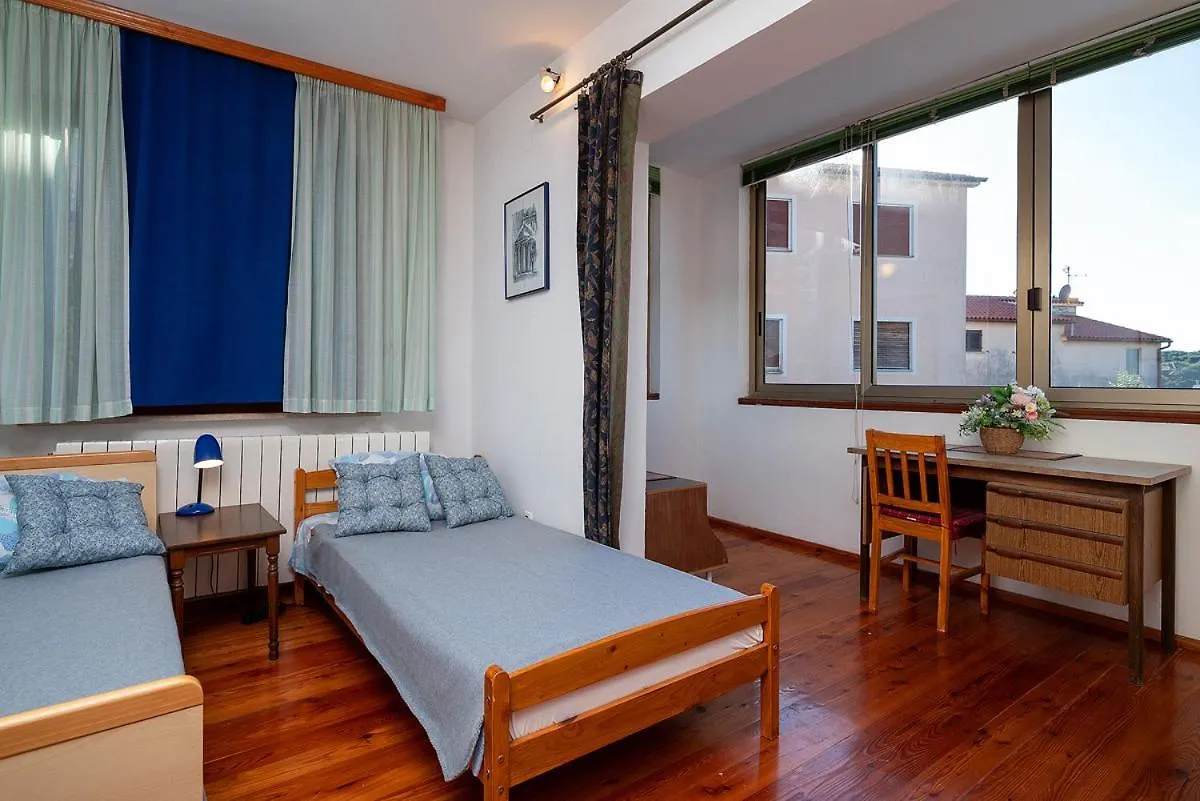 Big Swimming Pool Apartment Monvidal Pula