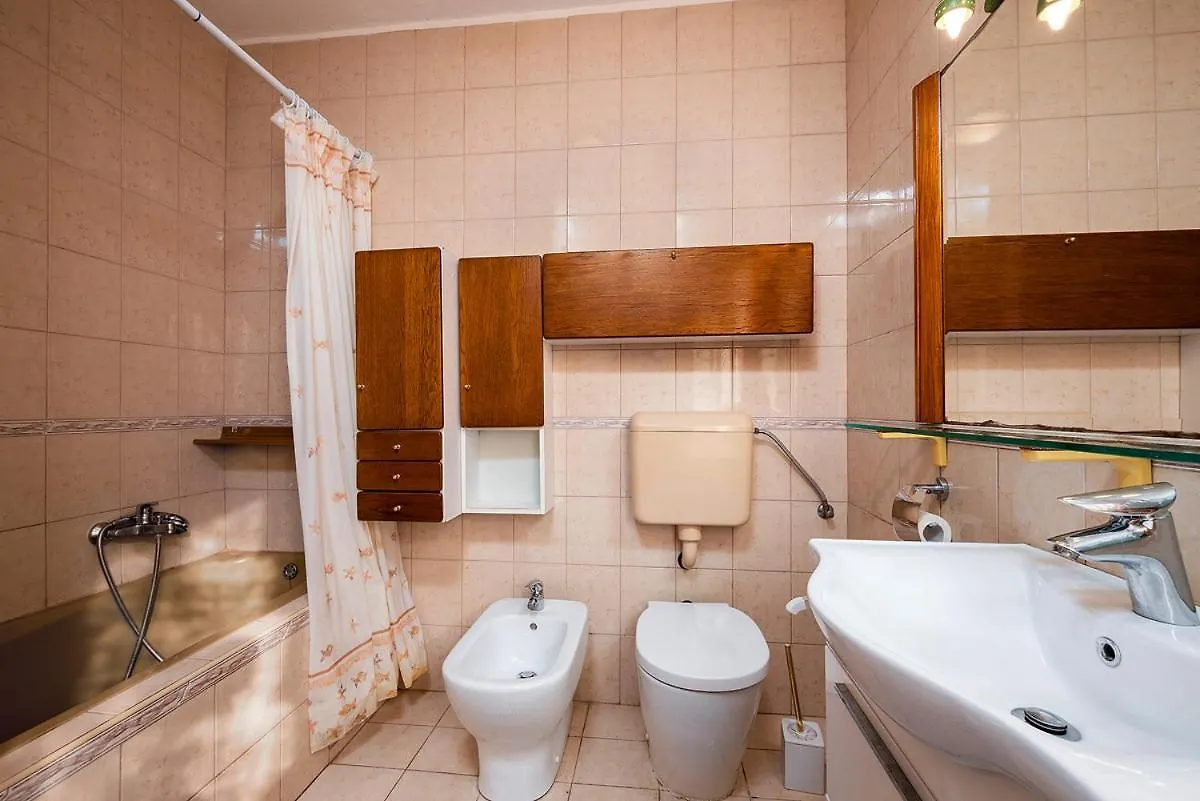 Big Swimming Pool Apartment Monvidal Pula Croatia