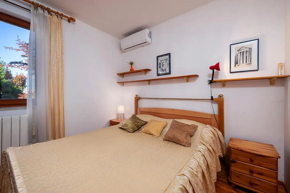 Big Swimming Pool Apartment Monvidal Pula