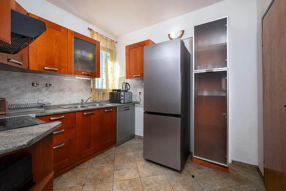 Big Swimming Pool Apartment Monvidal Pula 0*,
