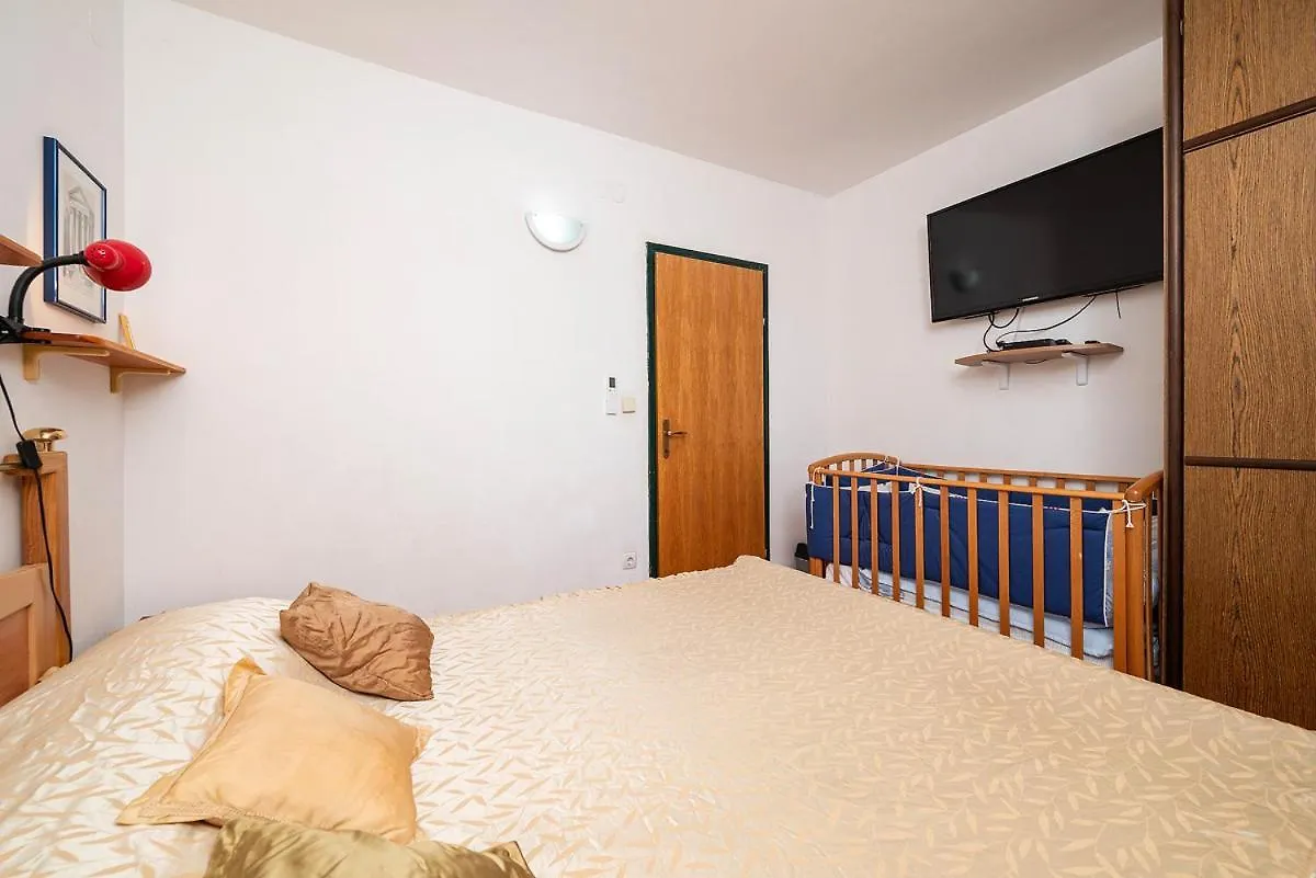 Big Swimming Pool Apartment Monvidal Pula