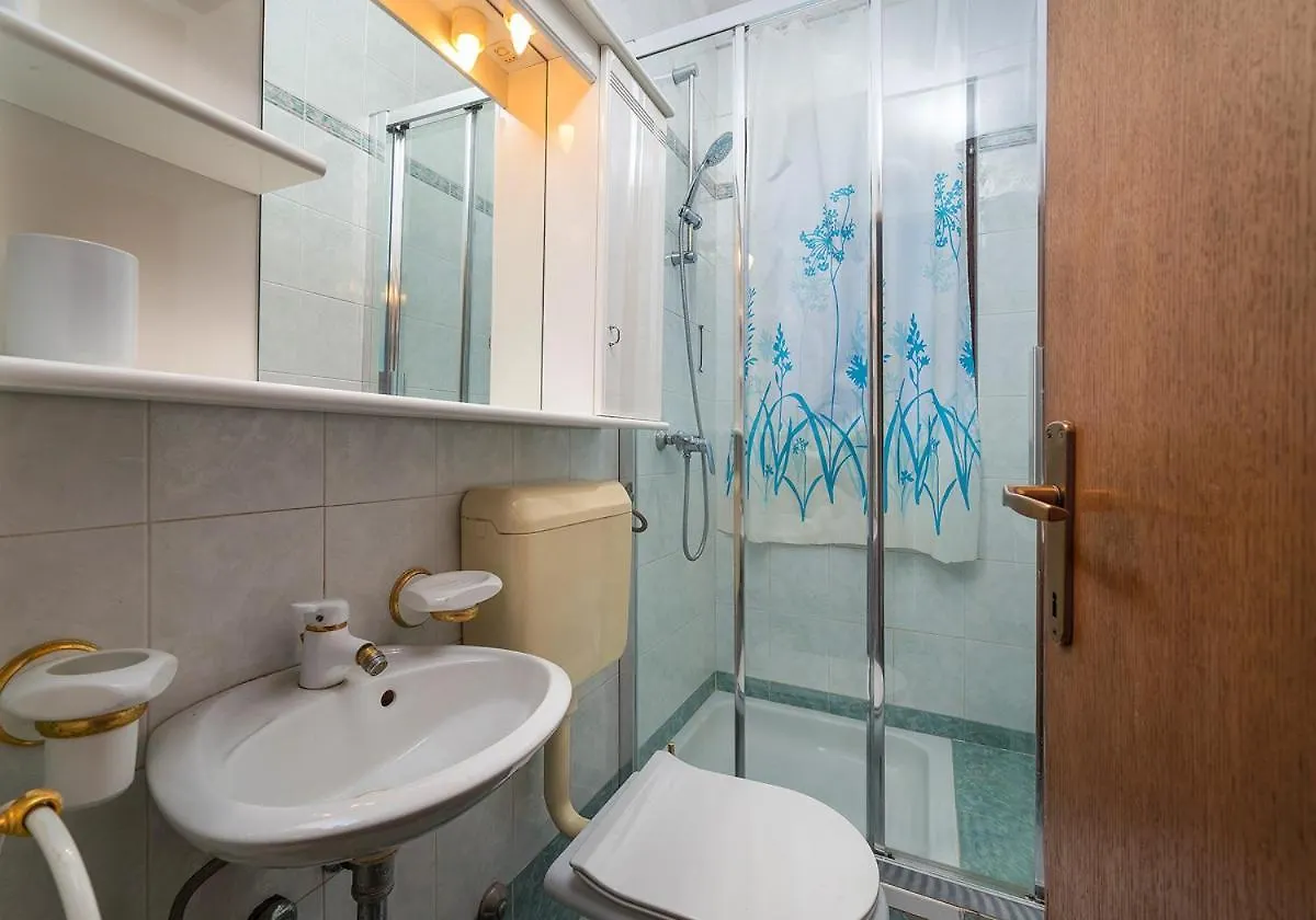 Big Swimming Pool Apartment Monvidal Pula