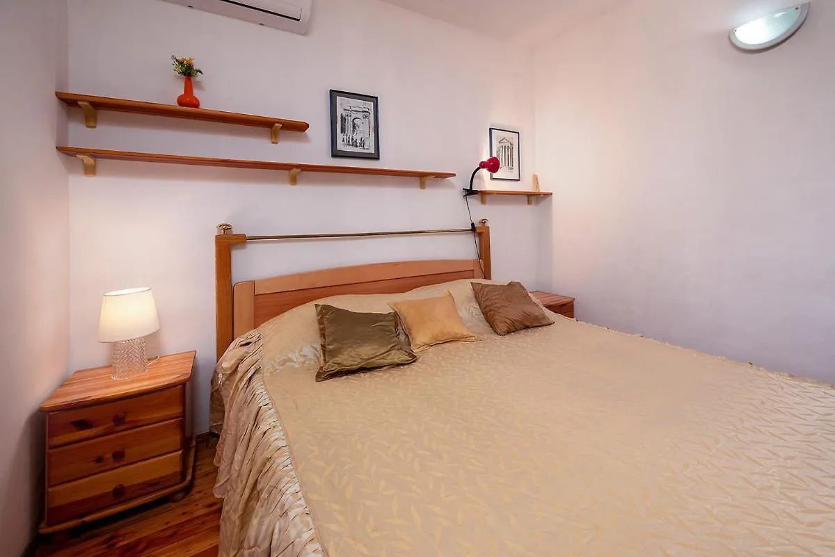 Big Swimming Pool Apartment Monvidal Pula 0*,