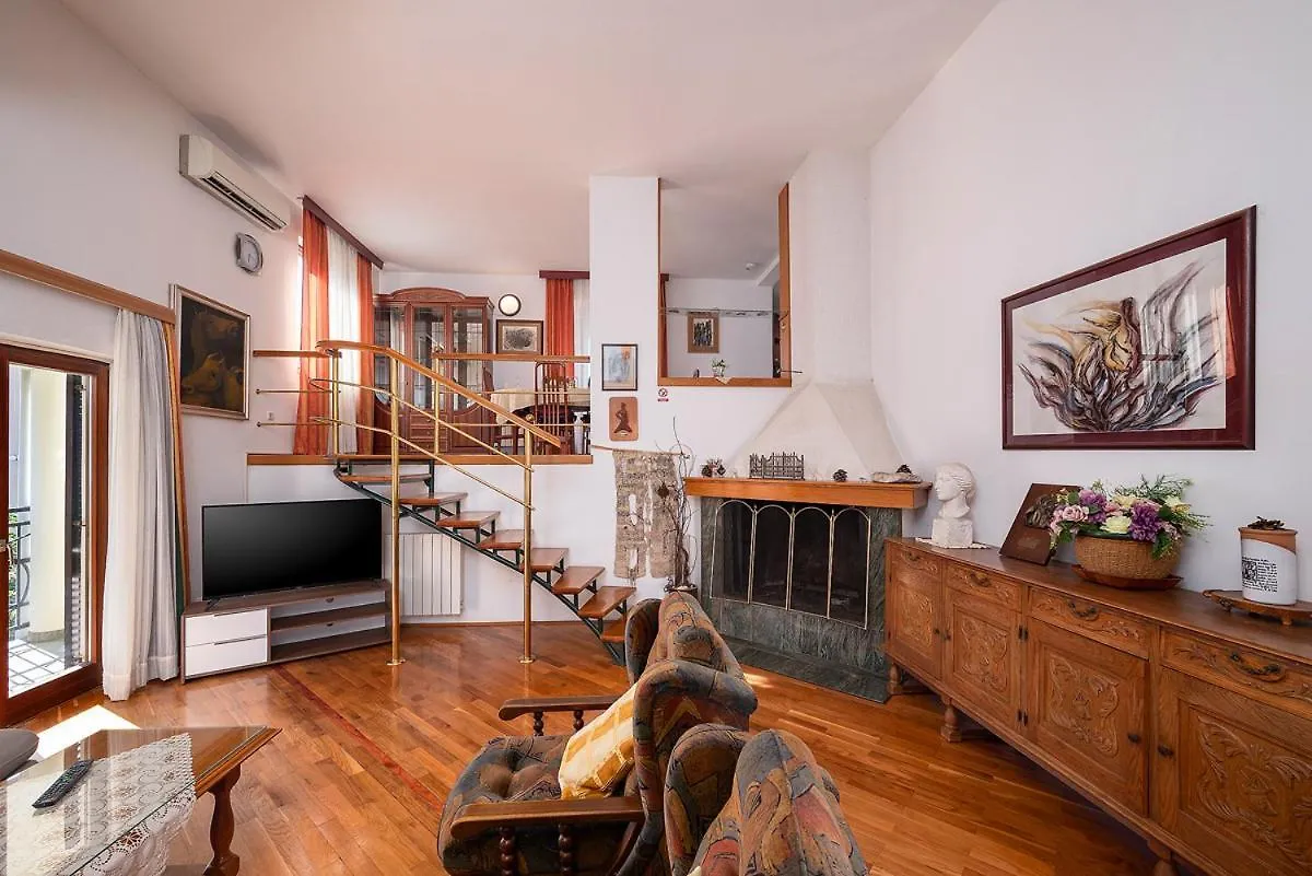 Big Swimming Pool Apartment Monvidal Pula