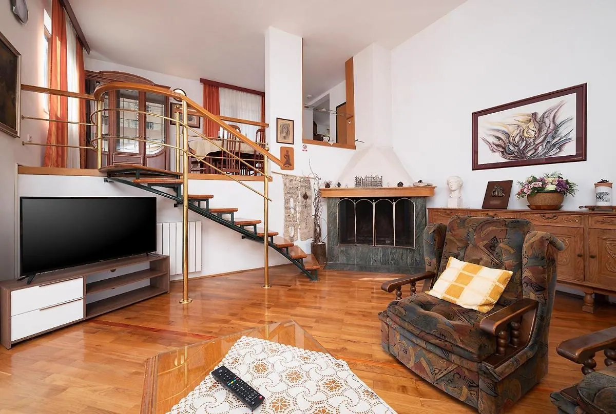 Big Swimming Pool Apartment Monvidal Pula